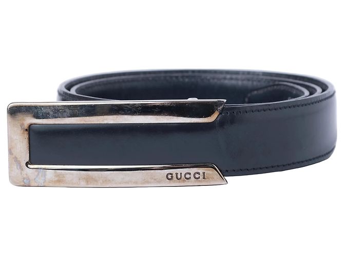 Cinto Gucci de couro preto com fivela em tom prateado