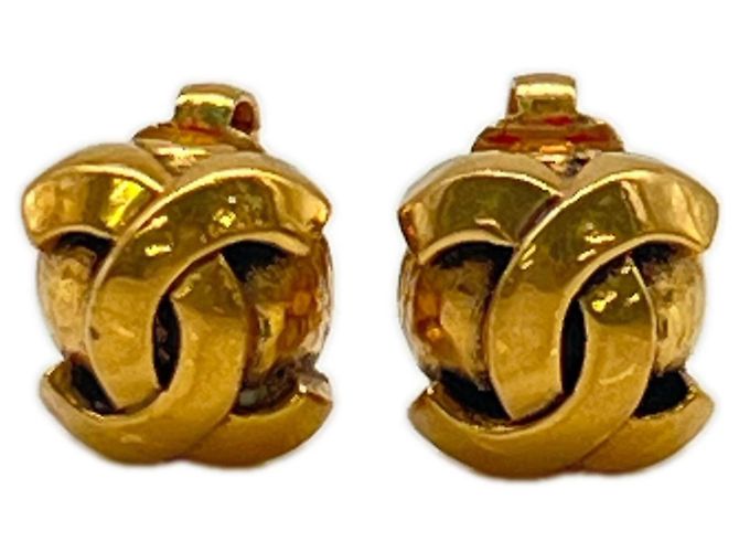 Timeless Orecchini a clip rotondi Chanel Coco Mark in Oro D'oro