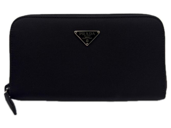 Cartera larga de nylon Saffiano negro de Prada