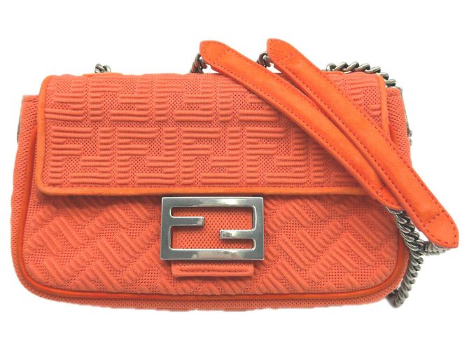 Bolsa Fendi Baguette em lona e couro com corrente midi e alça dupla Laranja