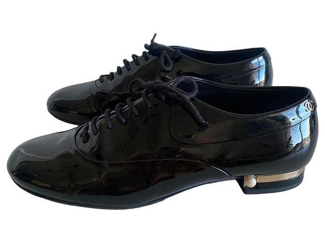 Chanel Lackleder Derby Schuhe Schwarz