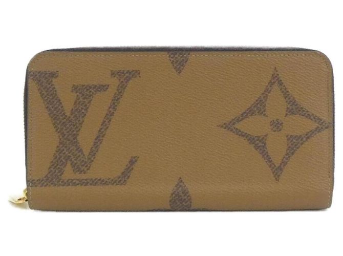 Louis Vuitton Monogram Giant Zippy Wallet Braun