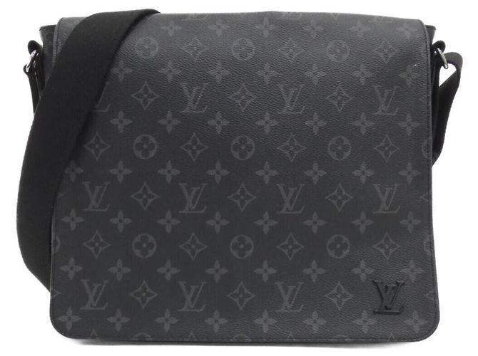 Bolsa de ombro Louis Vuitton Monogram Eclipse District MM Preto Monograma