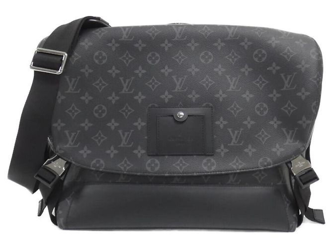 Bolsa de ombro Louis Vuitton Monogram Eclipse Messenger Voyage MM Preto