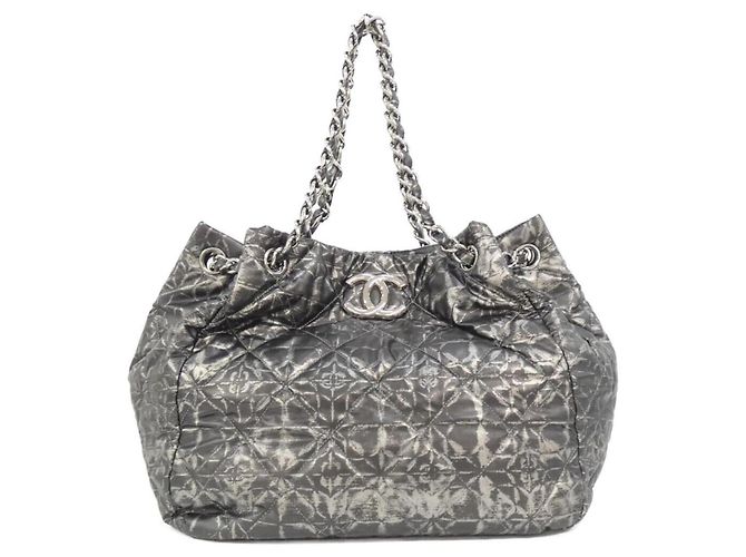 Bolsa Chanel em preto e prata