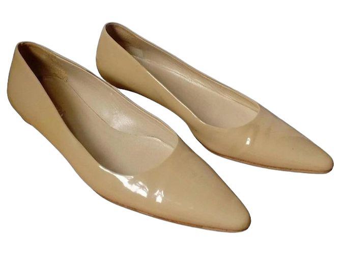 Prada Ballerine a punta in vernice beige
