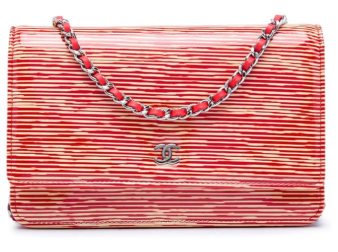 Wallet On Chain Cartera Chanel Red CC con rayas en charol con cadena Roja