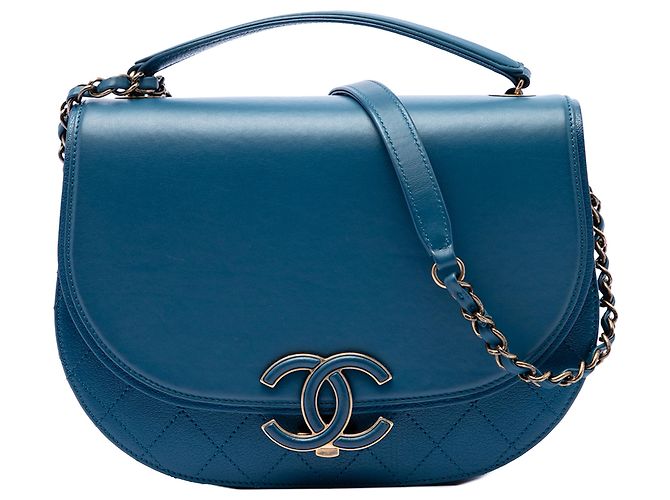 Chanel Blue Medium em Pele de Vitelo Brilhante e Pele de Cabra Matelassê Coco Curve Flap Azul