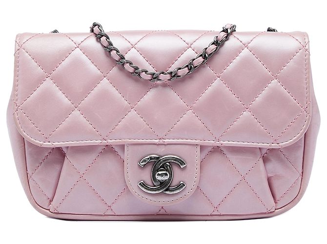 Chanel Mini Flap Coco Pleats en peau de veau métallisée matelassée rose avec chaîne