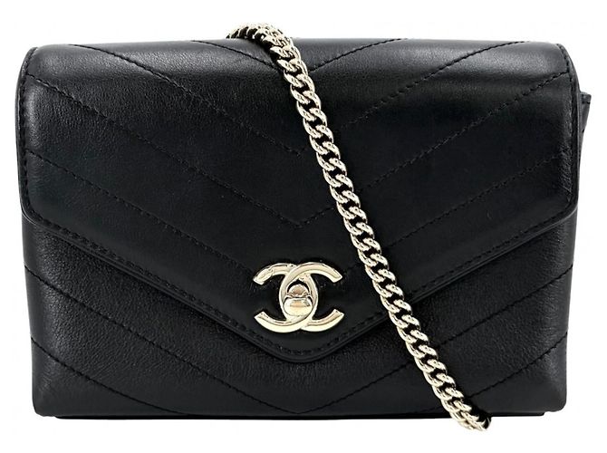 Bolso de hombro en cuero negro Chanel
