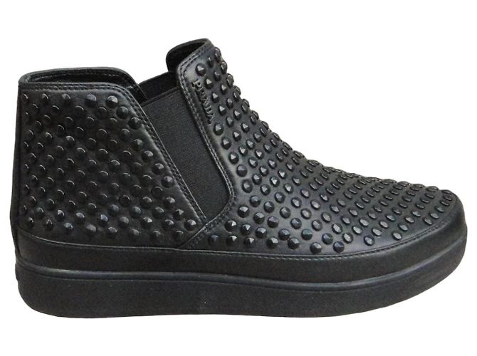 Botines Chelsea Prada de piel negros con tachuelas