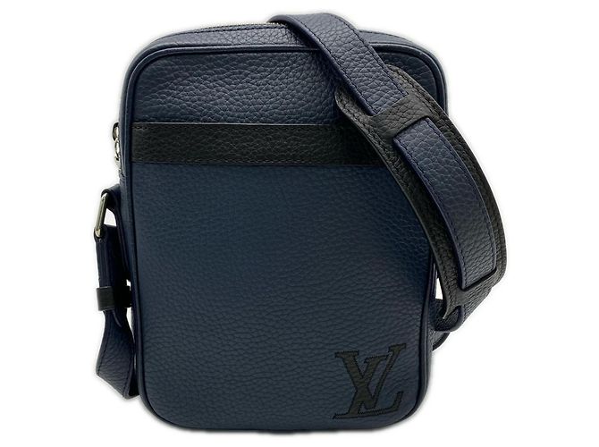 Borsa a tracolla Louis Vuitton Taurillon Danube PM Blu navy