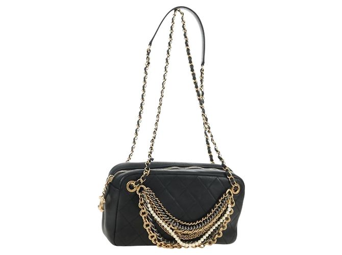CHANEL Bolsa All About Chain Matelasse em pele de cordeiro preta e dourada CC Auth 189115SM