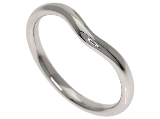 Anillo de banda curva de platino Tiffany & Co.