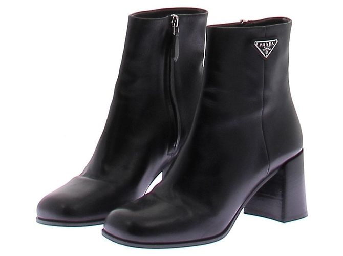 Prada Schwarze Lederstiefeletten