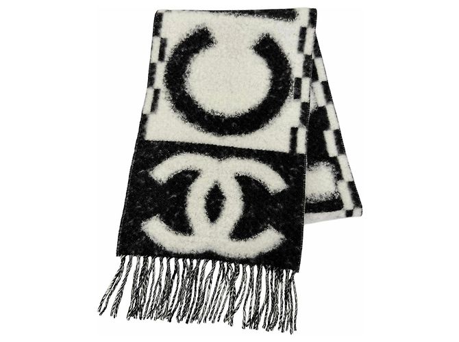 Stola Chanel in misto cashmere e seta Nero Bianco