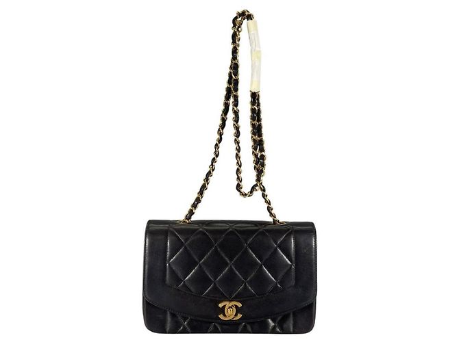 Bolsa de ombro com corrente Chanel Diana 22 Preto