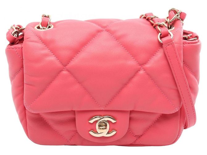 Bolsa de ombro Chanel Matelassé em pele de cordeiro