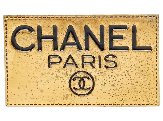 Spilla Chanel Logo Plate placcata oro D'oro 