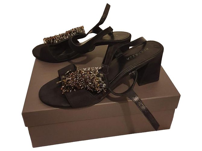 Autre Marque Sandali Apepazza in camoscio nero con perle e strass