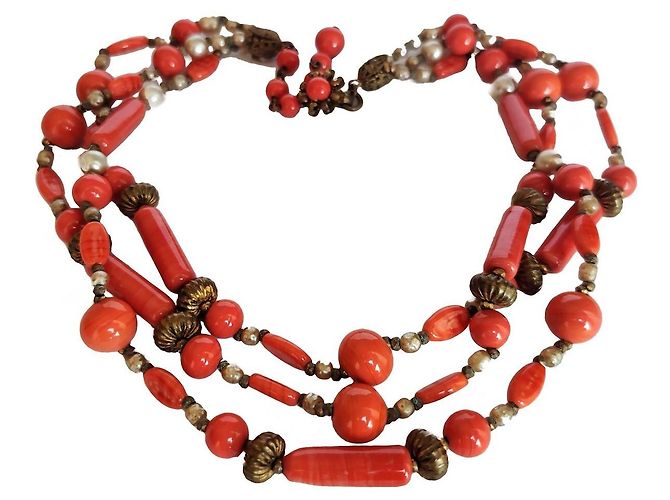 Collier Miriam Haskell à trois rangs de perles en verre corail
