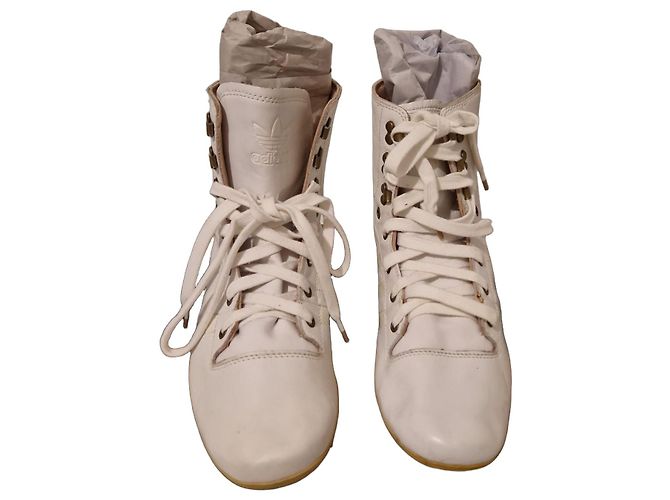 Adidas Botas de Cano Alto em Couro Branco com Cadarços