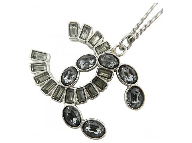 Timeless Chanel Halskette mit silbernen Strasssteinen