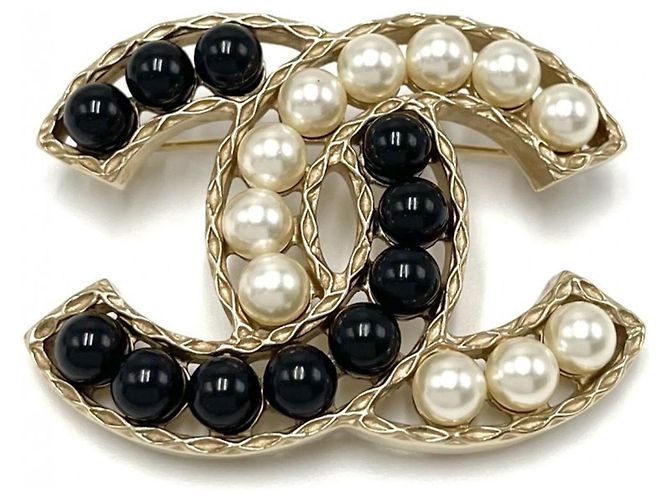 Damenbrosche von Chanel in Schwarz, Gold und Weiß Golden