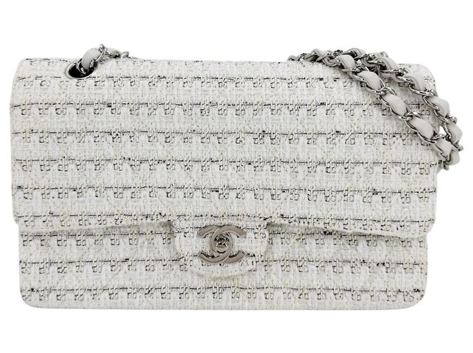 Timeless Bolsa de Ombro Chanel Matelassé 25 Branco