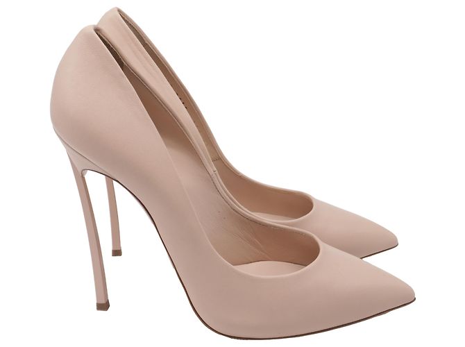 Escarpins Casadei Blade Heel em couro de bezerro bege