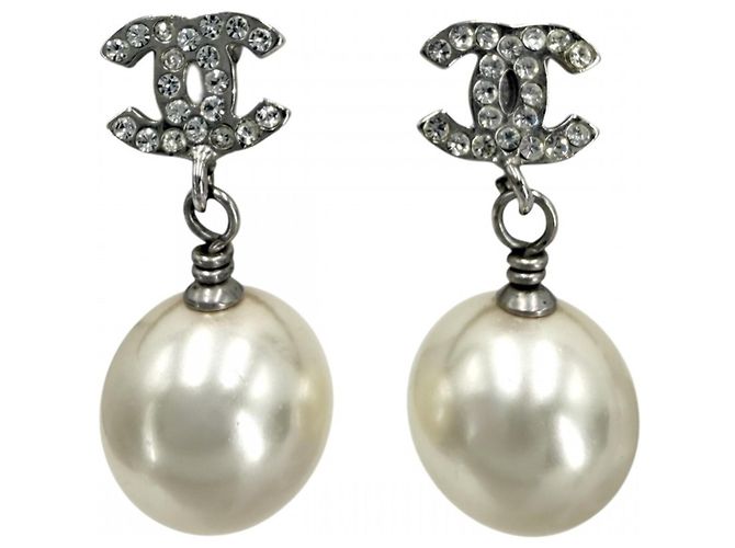Orecchini a lobo Chanel Argento e Bianco