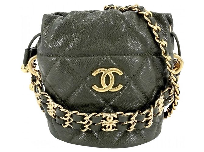 Bolsa de ombro Chanel em couro de vitelo granulado cáqui Caqui