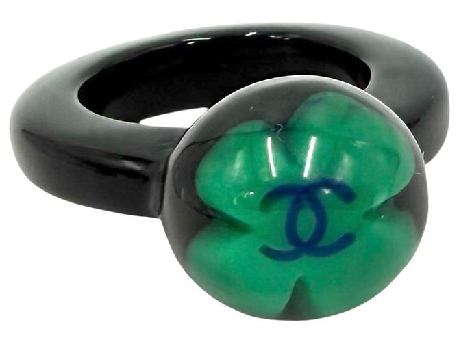 Anello Chanel con design a trifoglio per donna
