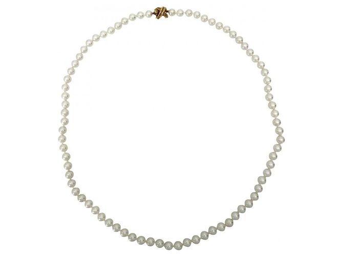 Collar de perlas en oro amarillo de 18K de Tiffany & Co.