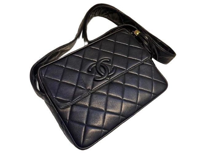 Timeless Chanel Classic Flap borsa a tracolla in pelle nera Nero