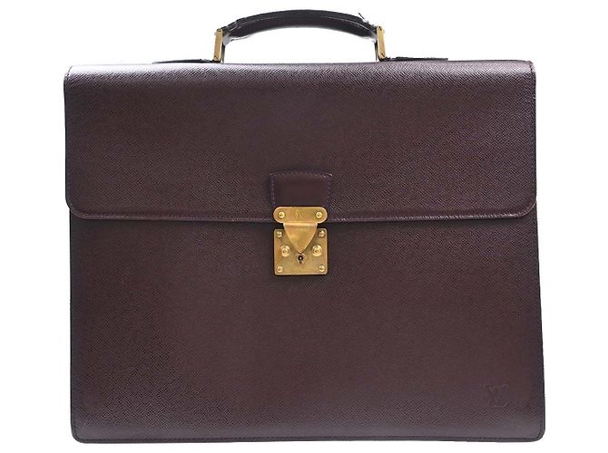 Louis Vuitton Serviette Moskova Taiga Leather Violet