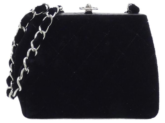 Borsa a tracolla Chanel in velluto nero