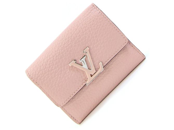 Carteira dobrável Louis Vuitton Capucines XS