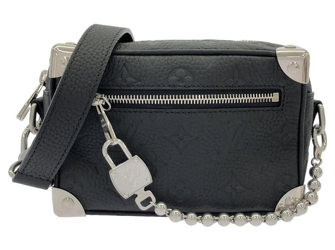 Borsa a tracolla Louis Vuitton Taurillon Monogram Mini Soft Trunk Nero