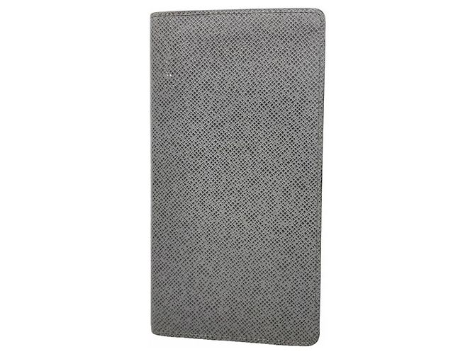Louis Vuitton Taiga Portefeuille Brazza Long Wallet