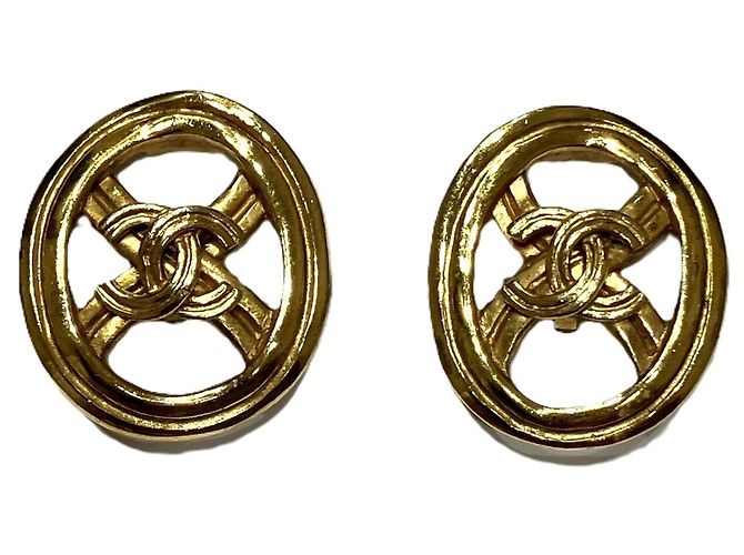 Boucles d'oreilles à clip dorées Chanel