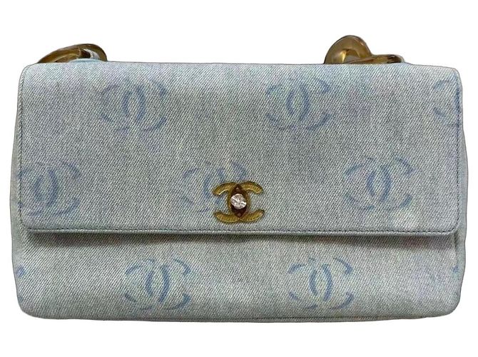 Bolso de solapa Chanel en denim con estampado CC azul claro Blanco