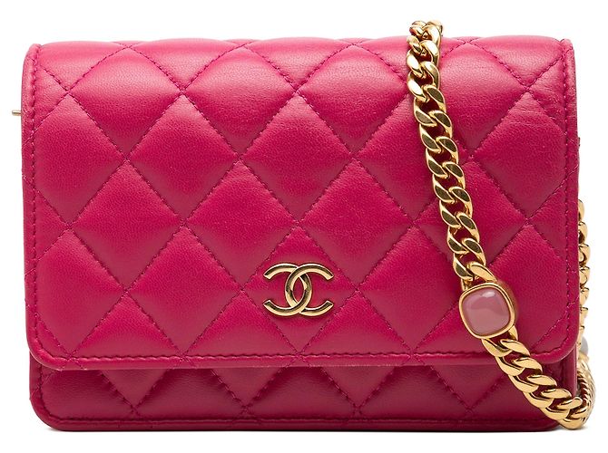 Wallet On Chain Carteira com corrente Chanel Samba em couro de cordeiro matelassê Mini CC rosa com pérolas
