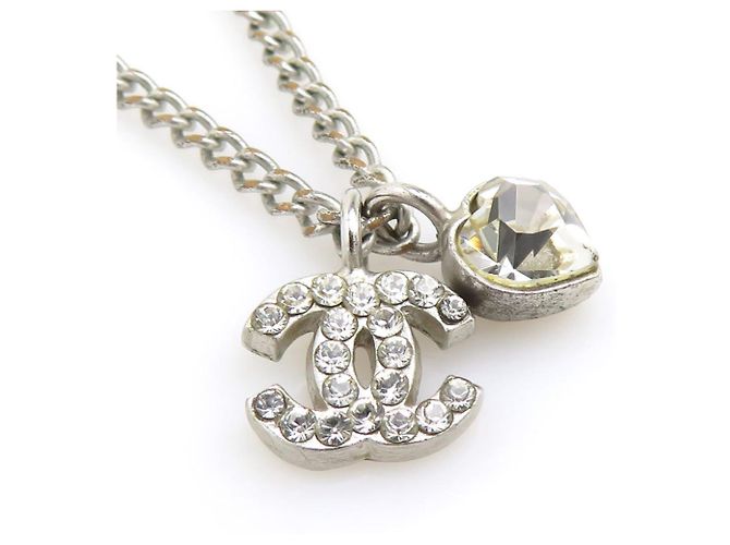 Collar Chanel de plata con corazón Coco Mark