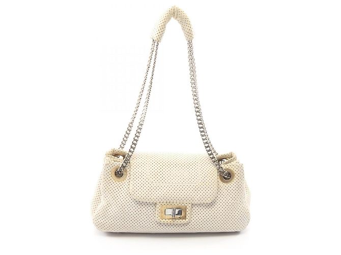Bolsa de Ombro Chanel 2.55 Perforated Branco