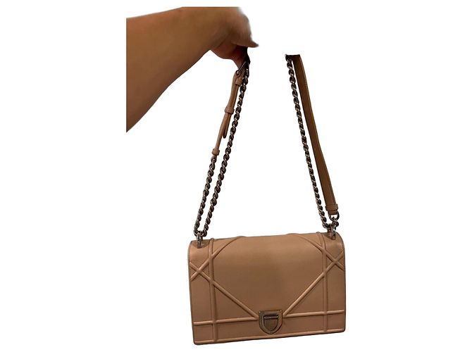 Dior 30 Montaigne Bolsa de ombro em couro bege