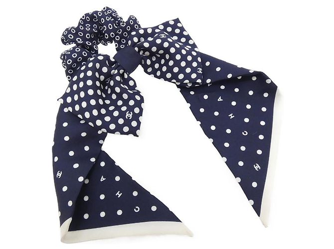 Scrunchie in seta Chanel AA9828 Bianco Blu navy