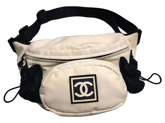 Chanel Borsa Cintura in Nylon Logo CC Nero Crudo