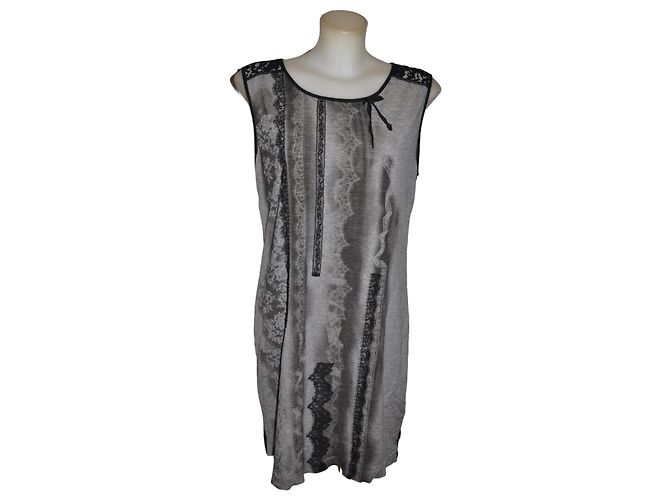 Vestido Marc Cain de renda e jersey cinza com detalhes pretos