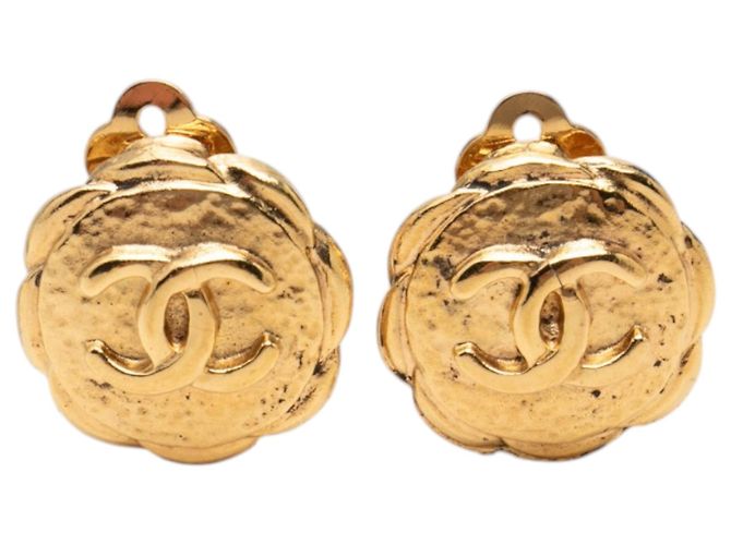 Boucles d'oreilles puces Chanel Gold CC plaqué or fleur Doré